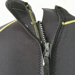 Combinaison de surf sur mesure offrant un confort à séchage rapide et une qualité supérieure pour les activités aquatiques quotidiennes - Product Image 4