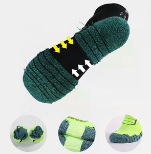 ถุงเท้ากีฬาข้อสั้นระบายอากาศแห้งเร็วไร้ตะเข็บสำหรับฤดูใบไม้ร่วง ผลิตจากผ้าฝ้าย 100% รับผลิตตามแบบ OEM พร้อมสกรีนโลโก้ - Product Image 6