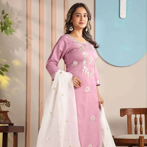 Ensemble de kurta en coton ethnique élégant avec dupatta de créateur - Product Image 1