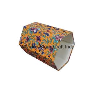 Poubelle décorative ouverte faite à la main en carton PP imprimé au bloc, avec enveloppe en tissu 100 % coton. - Product Image 2