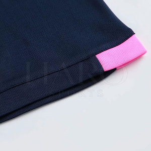 Conjunto de camisetas y pantalones cortos de fútbol ligeros, hechos con material que absorbe el sudor y con costuras reforzadas para mayor durabilidad. - Product Image 3