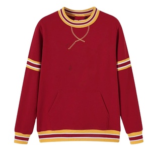 Sweat-shirt à col rond doublé en chenille rouge et noir TG pour l'hiver, logo de la sororité, campus, détail de l'ourlet des manches en côtes blanc-noir-rouge - Product Image 1