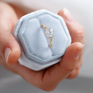 แหวนพรีเมียม ทอง 14K ประดับเพชรทรงกลม แหวนหมั้นแบบหนามเตย เครื่องประดับชั้นดีสำหรับผู้หญิง - Product Image 1