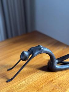 Escultura Minimalista de Metal Negro con Forma de Cuerpo Humano, Perfecta para Decoración Contemporánea del Hogar, Mesa de Estudio y Exhibición Artística - Product Image 4