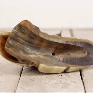 Pieza Decorativa de Cuerno Hecha a Mano por Artesanos, Diseñada para Exhibición Premium, Pieza Decorativa de Cuerno Natural para Sala de Estar - Product Image 1