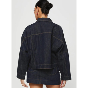 Veste en jean bleu déchiré pour femmes grandes tailles, avec plusieurs poches, manches longues, style vintage et détails en perles - Product Image 3