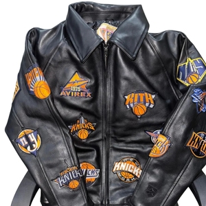 แจ็คเก็ตหนังวัวแท้สีดำพรีเมียมสำหรับผู้ชาย Kith x Avirex New York Knicks รุ่น Varsity Bomber สีดำ |   เสื้อผ้าบาสเก็ตบอลสตรีทแวร์แบบยูนิเซ็กส์ - Product Image 3