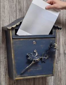 Boîte aux lettres murale artisanale vintage avec motif floral, en métal thermolaqué, accès frontal, décorative, pour extérieur - Product Image 5