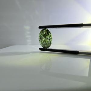 Diamant de laboratoire certifié IGI, 3,5 carats, taille ovale brillante, vert vif fantaisie, VS1, diamant non monté - Product Image 4