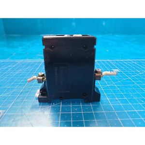 Contact auxiliaire de protection de circuit Fuji CP31D, utilisé comme pièce détachée pour équipement semi-conducteur d'époque - Product Image 1