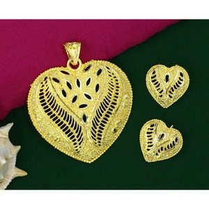 Colgante de cadena y pendientes de aleación de Latón chapado en oro, conjunto de joyería tradicional de diseño de exportación - Product Image 1