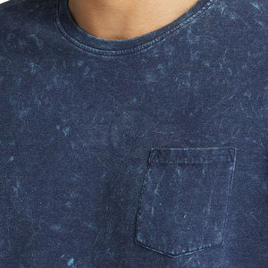 T-shirt homme délavé à l'acide, tissu durable avec une coupe confortable, idéal pour un usage quotidien décontracté, style streetwear et tenue décontractée. - Product Image 6