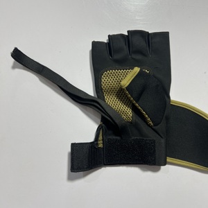 Gants de sport sans doigts avec support de poignet, gants de musculation respirants avec paume en maille alvéolée et languette de traction - Product Image 3