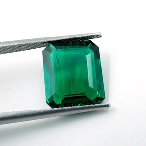 Émeraude zambienne cultivée en laboratoire : Pierre précieuse taille coussin facettée (4,00 carats, 12x10x4MM) - Product Image 6