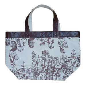 Bolsa de Lona a Rayas Exclusiva con Ribete de Cuero Genuino y Asa de Algodón, Estampado Monocromático, Reutilizable para Regalos - Product Image 3