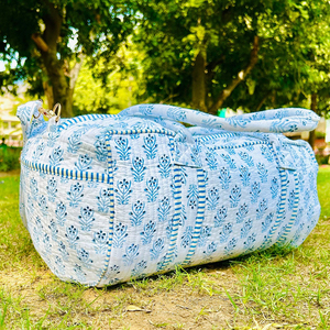Floral Weekend Bag With Shoulder Strap Wholesale Cotton Cloud Shoulder Bag Lightweight Soft Quilted Tote Bag - Product Image 5