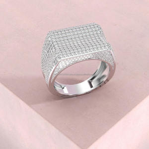 Anillo de boda de banda ancha de plata de ley chapado en rodio con pavé de moissanita para hombre, estilo hip hop, joyería llamativa para fiesta - Product Image 5