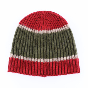 Gorro de Punto Acanalado con Bloques de Color Rojo y Verde, Gorro de Invierno Unisex Informal con Rayas en Contraste - Product Image 1