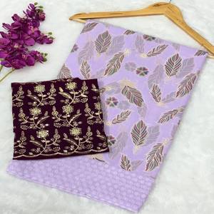 VASTRA COTTAGE Saree de Seda Brasso Premium con Estampado de Hojas Metálicas y Blusa Bordada de Terciopelo Marrón Intenso - Product Image 3