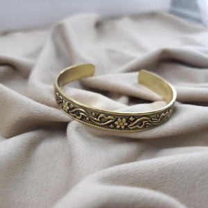 Best quality and best Designer Women's Gold Finish Brass Metal <b>bangles</b> New 2026 Fashion Jewelry <b>Bangles</b> - Product Image 2