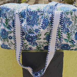 Large Quilted Cotton Duffel <b>Bag</b> Blue Floral Pattern Casual Travel Shoulder <b>Bag</b> High Capacity Weekend <b>Overnight</b> <b>Bag</b> - Product Image 1