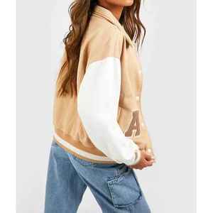 Chaqueta Varsity Beige Blanca con Parche Bordado con la Letra A, Corte Holgado Informal, Cuello Camisero, Cierre de Botones, para Otoño - Product Image 4