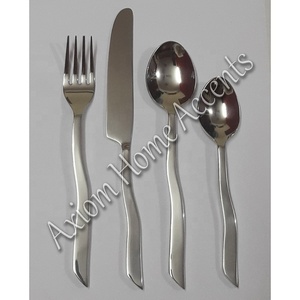 Ensemble de couverts en argent et cuivre poli, cuillères et fourchettes élégantes par Axiom Home Accents - Product Image 5