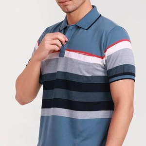 เสื้อโปโลผู้ชายสีน้ำเงินลายทางถัก แขนสั้น สวมใส่สบาย ทรงปกติ ระบายอากาศได้ดี ผ้าคอตตอนเจอร์ซีย์ มีกระเป๋า  สามารถปรับแต่งได้ - Product Image 5