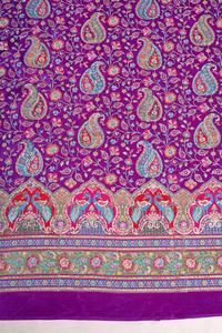 ผ้าเครปสีม่วงเข้มลายดอกไม้พิมพ์ลายเพสลีย์แบบชาติพันธุ์พร้อมขอบตกแต่งอย่างสวยงามสำหรับทำชุดคุर्ติ - Product Image 4
