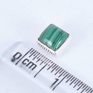 Boucles d'oreilles minimalistes carrées en argent sterling 925 massif avec grenat naturel de 5 mm pour hommes, femmes et enfants – Vente en gros pour fêtes - Product Image 2