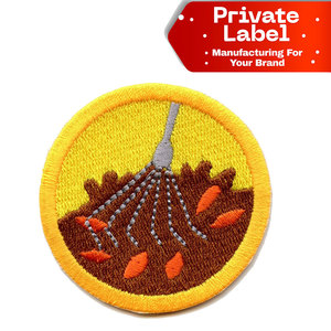Écussons brodés personnalisés avec logo de marque pour casquettes, sacs, accessoires de merchandising – Vente en gros usine, écussons brodés à la machine - Product Image 1