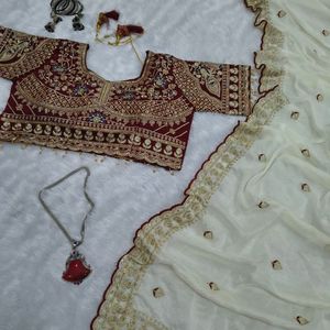 Sari en soie Rangoli haut de gamme avec broderies et sequins, modèle de designer pour fêtes et mariages, avec tissu Bangalori Si cousu - Product Image 5