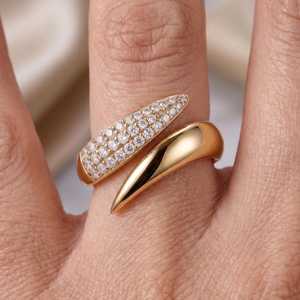Anillo de banda cruzada único con diamante redondo cultivado en laboratorio de U and Me, en oro sólido de 14K, ideal para ocasiones especiales, regalo para novias. - Product Image 1
