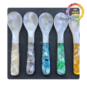 Cuchara única de nácar brillante en varios colores y diseños para comidas gourmet y regalos. - Product Image 4