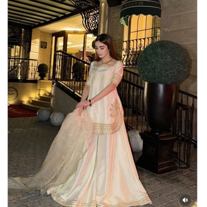 Ensemble haut, pantalon palazzo et dupatta en coton de luxe pour soirée, avec broderie de sequins lourds et manches, idéal pour les occasions festives - Product Image 1