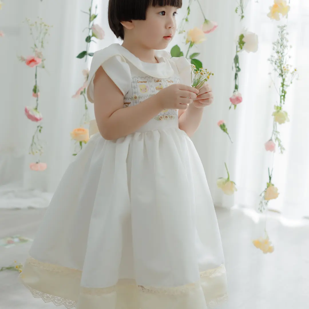 태 피터 다층 아기 소녀 원피스 기계 자수 우유 차와 만화 흰색 반소매 이브닝 가운 어린이 옷-팸
