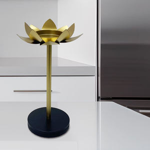 Porte-bougie en métal doré en forme de fleur de lotus, artisanal et unique, pour mariage et décoration intérieure, ensemble classique de 2, qualité supérieure, moderne et écologique - Product Image 4
