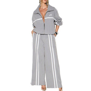 Conjunto Deportivo de Nylon con Franjas Reflectantes para Mujer, Chaqueta con Cierre y Pantalones Grises Extra Grandes, Transpirables, con Capucha - Product Image 6