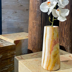 Vase en résine et accessoire décoratif en porcelaine de style Art déco pour la maison ou le bureau - Product Image 1