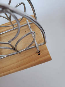 Servilletero Vintage Tulipán en Acero Inoxidable con Detalles en Madera, Perfecto para una Decoración de Cocina Primaveral Encantadora - Product Image 6