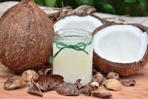 Aceite de Coco MCT Orgánico Prensado en Frío para una Piel, Uñas y Cabello Saludables, Aceite Esencial para el Crecimiento del Cabello, Proveedor y Fabricante de Primera Calidad - Product Image 3