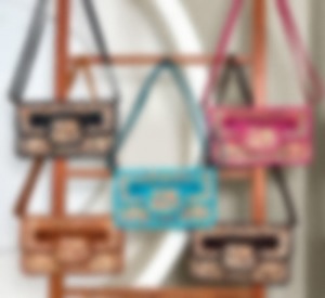 Bolsos cruzados de piel de vaca con pelo, diseño floral nuevo, gran capacidad, para mujer, de moda, superventas - Product Image 1