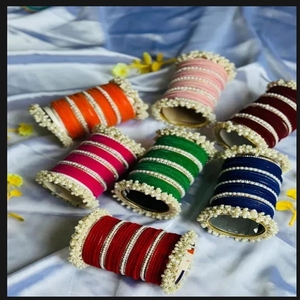Ensemble de bracelets ornés de perles dorées avec un motif diamanté pour femmes - Product Image 4