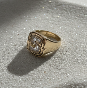 Bague de pinky à double sertissage avec lettres et diamants |   Diamants cultivés en laboratoire |   Bague personnalisée avec initiales |   Bague de mariage en or massif 14 carats, style statement - Product Image 3