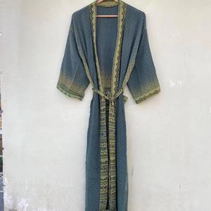 Robe de chambre en soie verte Robe Kimono vintage Robe de mariée Robe en soie Lounge Wear Kimono en soie Boho - Product Image 1