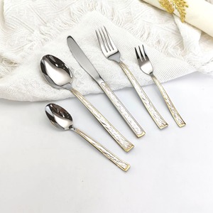 Atractivo juego de cubiertos con brillo elegante que mejora la presentación de los alimentos, ideal para viajes y picnics al aire libre. - Product Image 2