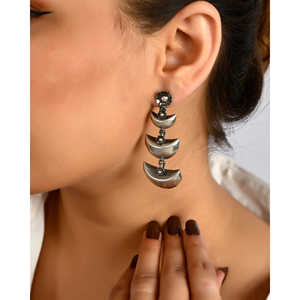 Boucles d'oreilles pendantes tendance pour femmes Meera Jaipur - Product Image 1