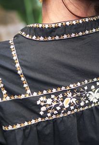 Hermoso top negro de lino y algodón para mujer con bordado de manga corta de longitud larga vestido de fiesta informal en talla XL para adultos - Product Image 4