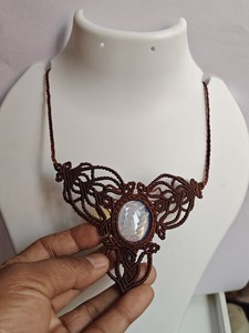 Collier en macramé marron fait main avec pendentif bohème en onyx noir pour femme - Product Image 3
