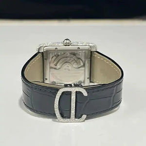 Impresionante Reloj con Esfera Redonda de Moissanita con Corte Baguette y Diseño Elegante, Completamente Cubierto de Piedras, con Esfera de Fecha Clásica y Números Romanos - Product Image 3